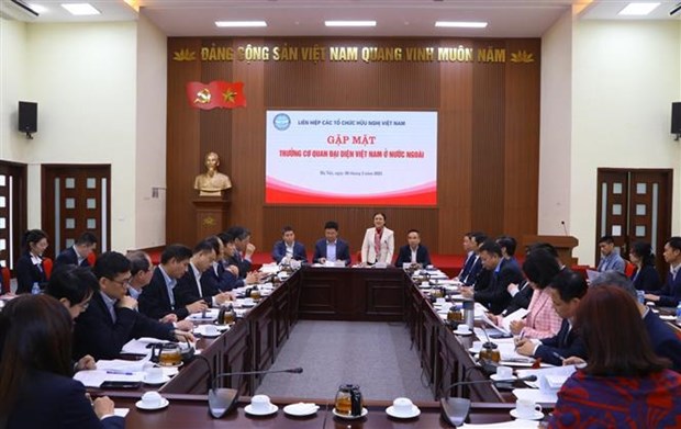 越南友好组织联合会会见驻外大使和首席代表代表团 hinh anh 1