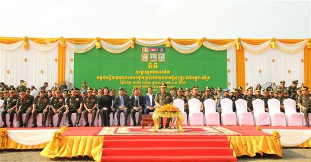 柬埔寨救国团结革命武装力量塔墓正式竣工 hinh anh 1