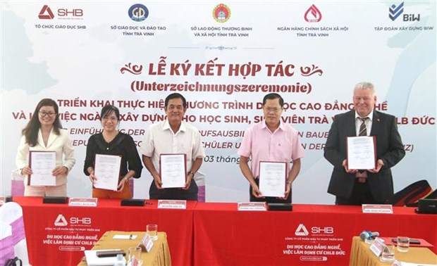 越南茶荣省与德国签署高级技工学校留学计划 hinh anh 1