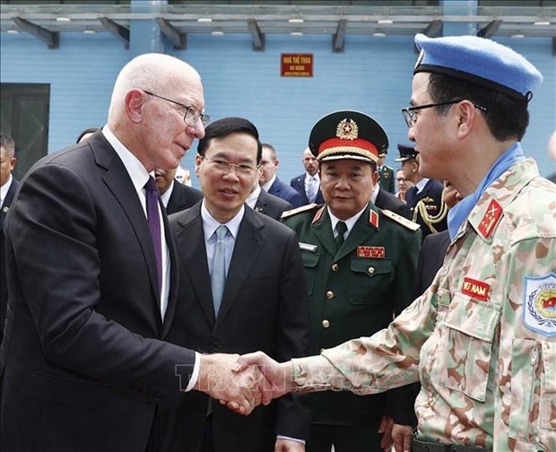 越南国家主席武文赏与澳大利亚总督戴维造访越南维和局 hinh anh 1
