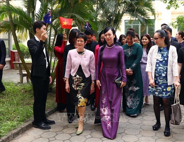 越南国家主席夫人与澳大利亚总督夫人造访越南国家音乐学院 hinh anh 2