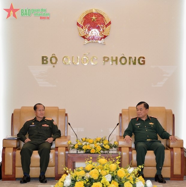 黄春战上将会见老挝化学局代表团 hinh anh 1