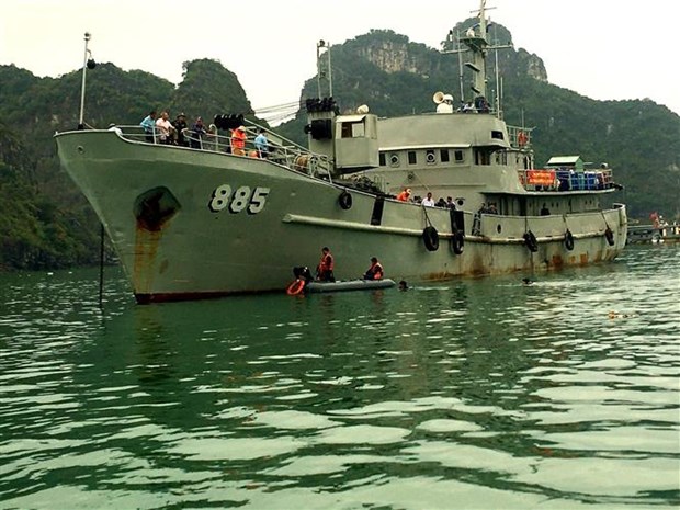 越南直升机坠落在下龙湾海域事故：找到第4名遇难者尸体 hinh anh 1
