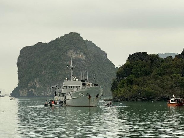 越南直升机坠落在下龙湾海域事故: 找到最后一名遇难者尸体 hinh anh 1