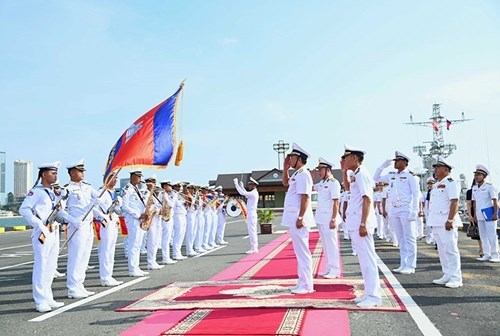 越柬海军召开关于联合巡逻的经验总结会议 hinh anh 1