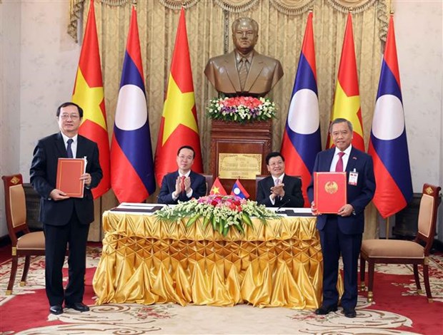 越南国家主席武文赏与老挝国家主席通伦举行会谈 hinh anh 4