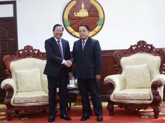 胡志明市与老挝沙湾拿吉省努力扩大合作规模 hinh anh 1
