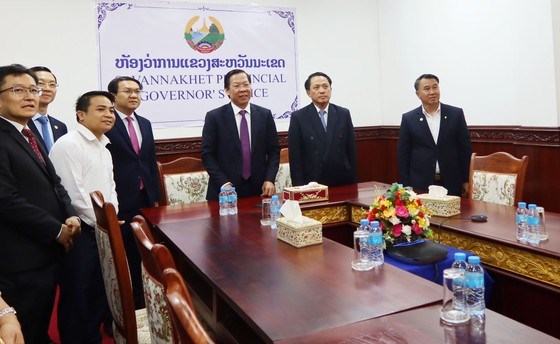 胡志明市与老挝沙湾拿吉省努力扩大合作规模 hinh anh 2