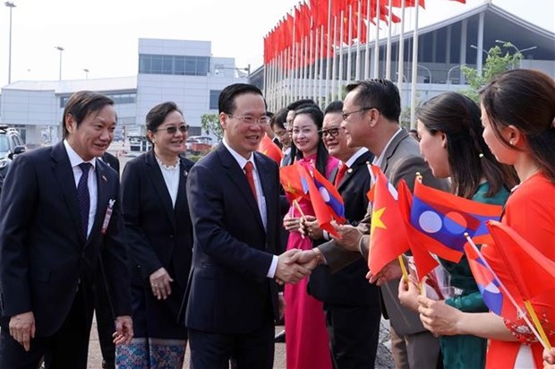 越南国家主席武文赏抵达万象 开始对老挝进行的正式访问 hinh anh 2