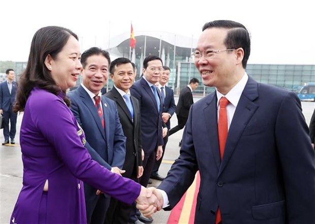 越南国家主席武文赏启程对老挝进行正式访问 hinh anh 2