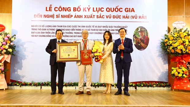 摄影师武海被授予越南纪录证书 hinh anh 1