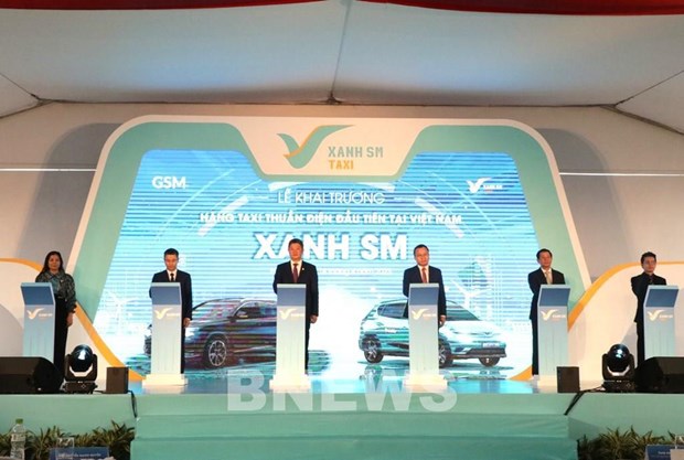 越南首家五星级服务品质的纯电动出租车公司亮相 hinh anh 1