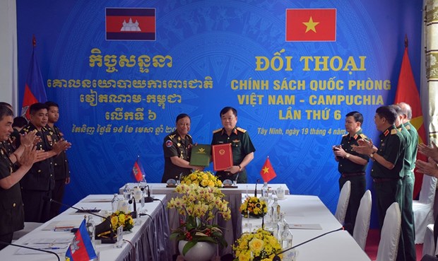 越柬两国防务合作关系取得许多积极、突出的成就 hinh anh 2