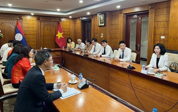 河内市代表团对老挝进行访问 hinh anh 1