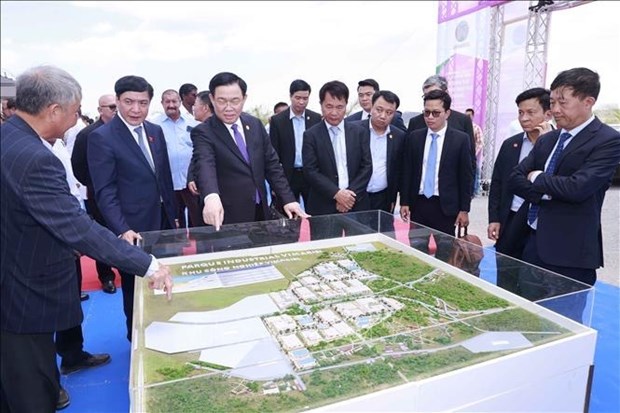 越南会主席和古巴全国人民政权代表大会主席为设在马里埃尔开发特区两家工厂剪彩 hinh anh 3