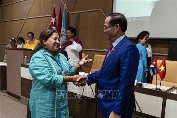 越南国会副主席陈光方高度赞赏古巴妇女对革命事业的贡献 hinh anh 1