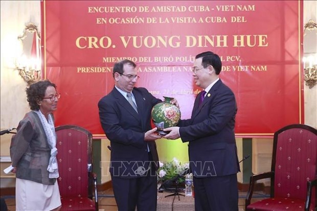 越南国会主席王廷惠：越南与古巴传统友谊万古长存 hinh anh 1