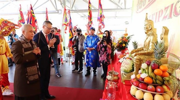在加拿大和德国越南人社群举行2023年雄王国祖祭祖仪式 hinh anh 1