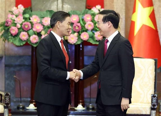 越南国家主席武文赏会见老挝建国阵线中央委员会代表团 hinh anh 1