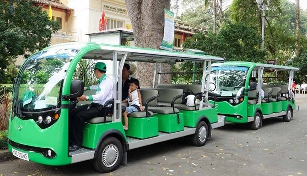 胡志明市拟试用200辆电动四轮车运送游客参观游览城市 hinh anh 1