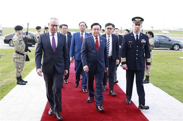 越南国会主席王廷惠开始对乌拉圭东岸共和国进行正式访问 hinh anh 1