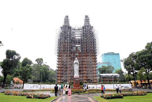 胡志明市圣母大教堂10个十字架将被送往比利时进行复制 hinh anh 1