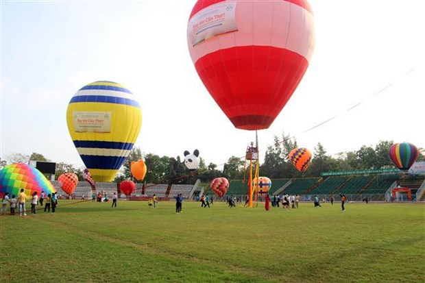 2023年芹苴市热气球节为促进该市旅游发展做出贡献 hinh anh 1