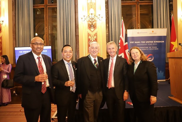 越南驻英国大使：国家主席武文赏英国之行为越英战略伙伴关系注入新动力 hinh anh 2
