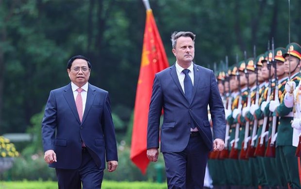 越南政府总理范明政举行仪式 欢迎卢森堡大公国首相格扎维埃·贝泰尔访越 hinh anh 1