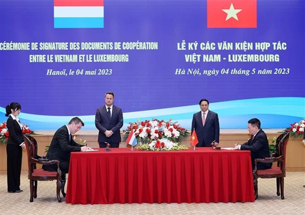 越南政府总理范明政与卢森堡大公国首相格扎维埃·贝泰尔举行会谈 hinh anh 2