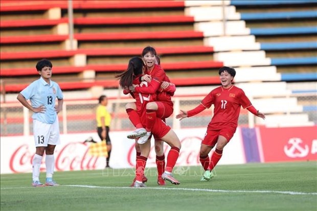 第32届东运会：越南女足以3比1击败缅甸队 男子排球队进入半决赛 hinh anh 1