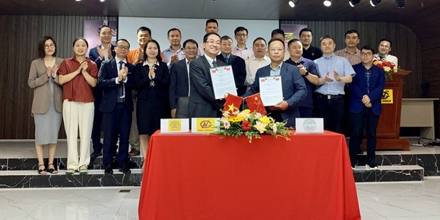 越南河内与中国苏州企业签署合作协议 hinh anh 1