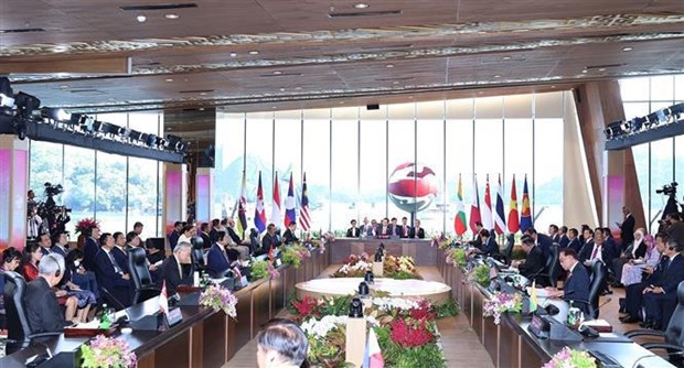越南政府总理范明政出席第42届东盟峰会开幕式并发表重要讲话 hinh anh 2
