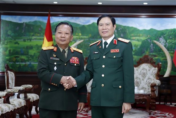 老挝人民革命党中央委员会总书记、国家主席通伦：防务合作是越老关系的重要支柱 hinh anh 1