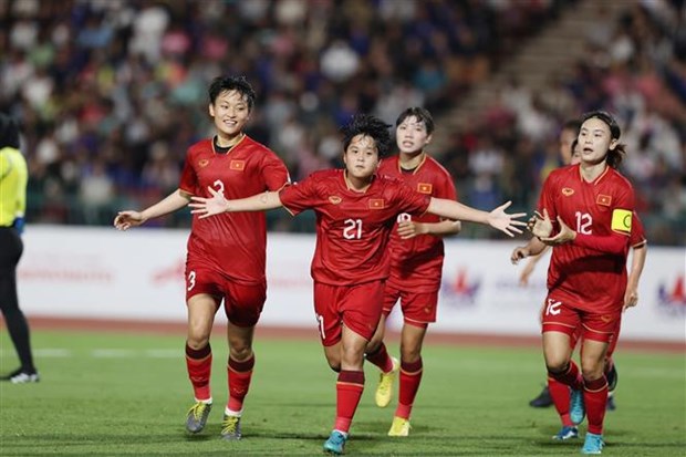 第32届东运会：越南女足队以4-0击败东道主柬埔寨队晋级决赛 hinh anh 1