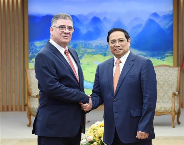 越南政府总理范明政会见古巴内务部长拉萨罗·阿尔韦托 hinh anh 1
