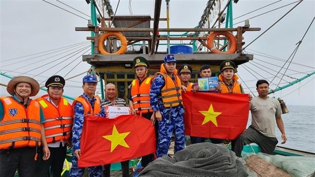 黎光道少将：越南海警与渔民并肩同行打击非法捕捞 hinh anh 1