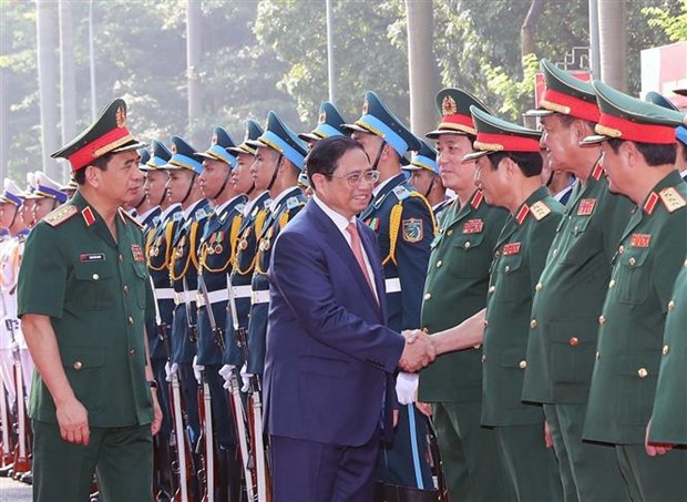 范明政总理：军队需加大包括科学技术与人文科学的研究创新工作 hinh anh 1