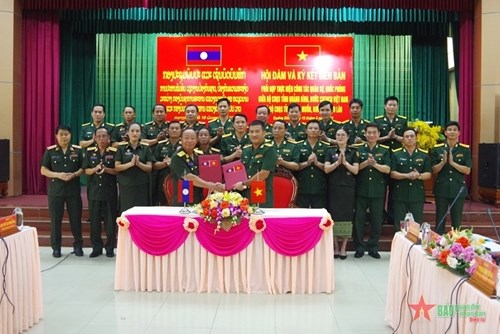 广平省军事指挥部与老挝甘蒙省军事指挥部签署合作备忘录 hinh anh 1