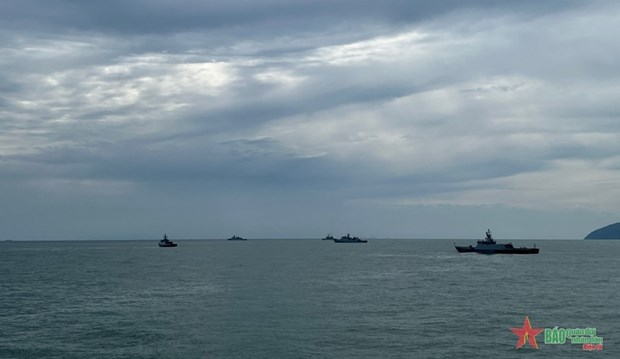 越南人民海军20号舰抵达马来西亚兰卡威岛 参加国际海事和航空展 hinh anh 1