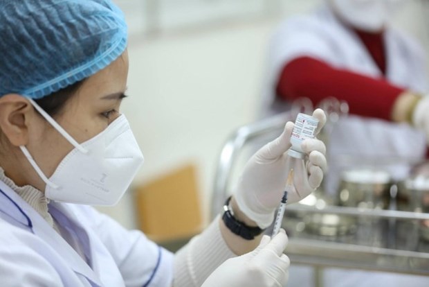 越南民众可继续免费接种新冠疫苗 hinh anh 1
