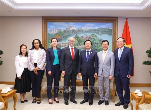 越南政府副总理陈红河希望加拿大为越南绿色发展提供支持 hinh anh 1