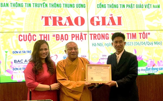 组委会向参加“我心中的佛教”大赛的六件作品颁发奖项 hinh anh 1