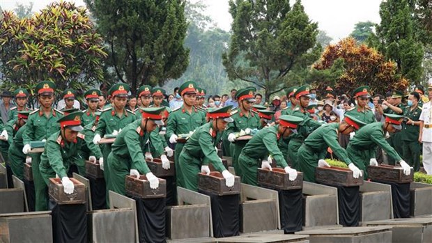 嘉莱省为在柬埔寨牺牲的烈士举行追悼会和安葬仪式 hinh anh 1