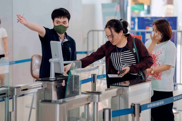 越南航空局试点实行使用二级电子身份识别账号办理登机手续 hinh anh 1