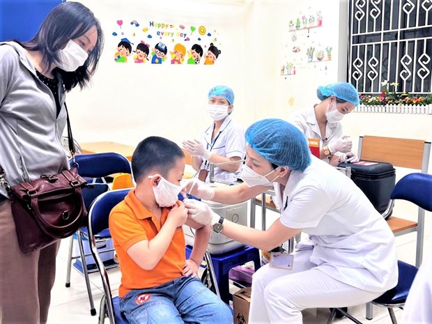 越南考虑将新冠肺炎从甲类传染病降为乙类传染病 hinh anh 1