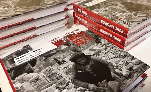 德国记者出版关于1972 年越南战争新书 hinh anh 2