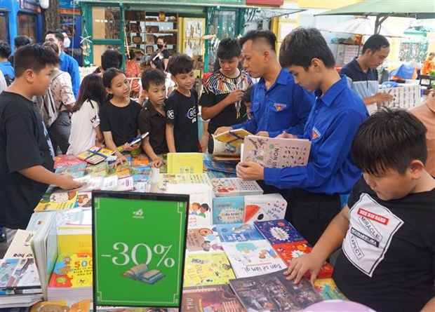第四次胡志明市儿童图书展在图书街举行 hinh anh 2