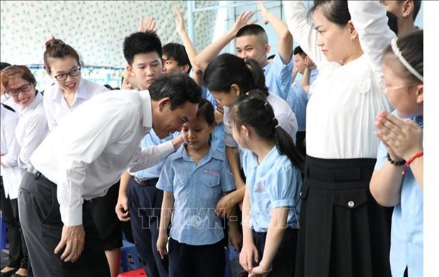 越南政府副总理陈流光在庆和省开展残疾儿童走访慰问活动 hinh anh 1