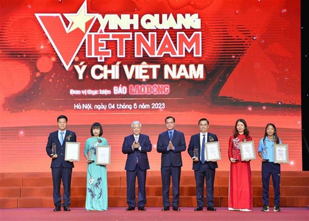 第18次“光荣越南”活动：表彰爱国竞赛运动中的先进典范 hinh anh 1